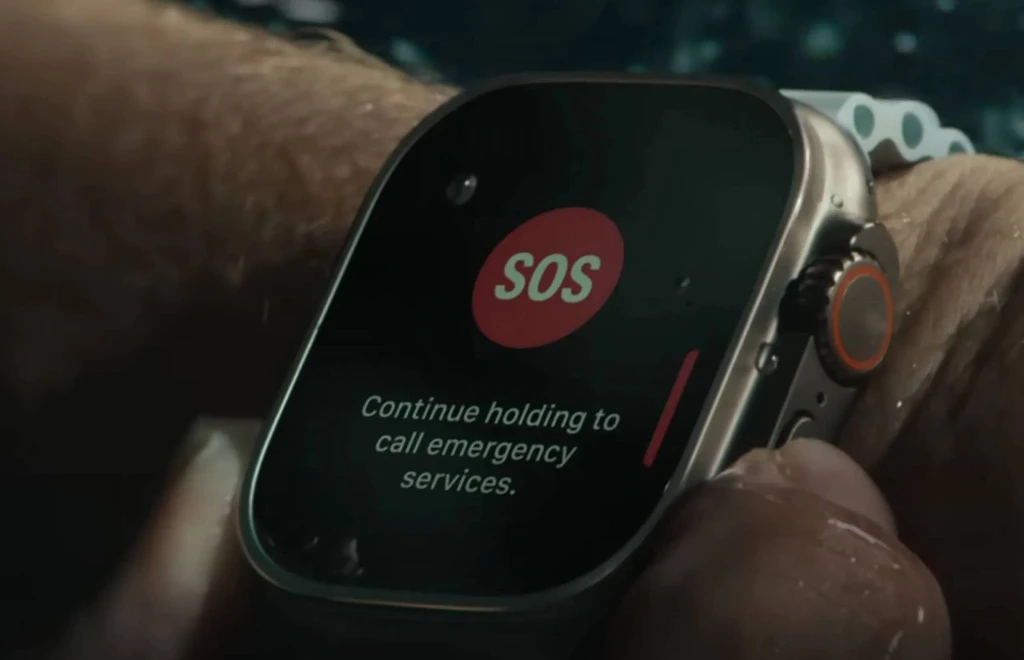 Apple показала, як Apple Watch врятували життя чоловікові після важкого падіння: годинник самостійно викликав екстрені служби